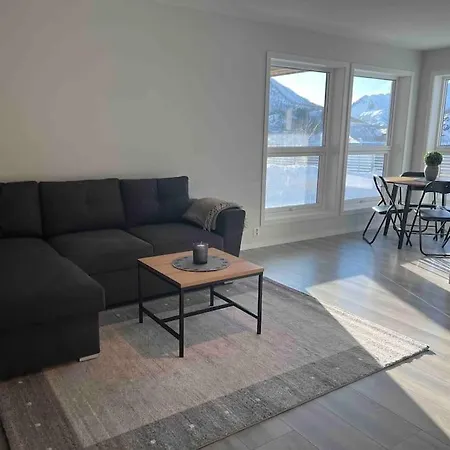 Romslig Leilighet Pa Strandodden Svolvær Exterior photo